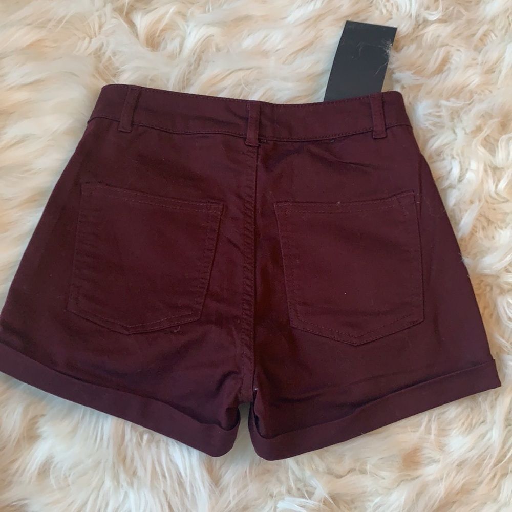H&M Divided Burgundy High Waist Denim Jean Shorts Size 2 NWT - Picture 2 of 7